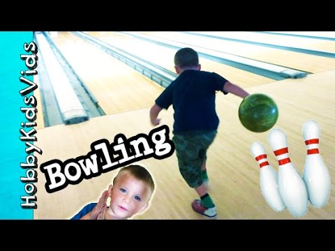 First time bowling! Hobbypig + hobbyfrog, hobbybear strike out hobbykidsvids