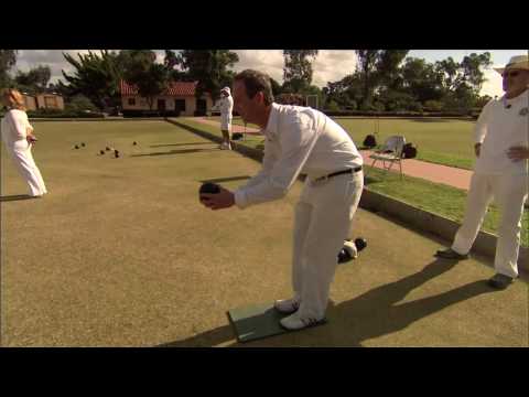 How to lawn bowl