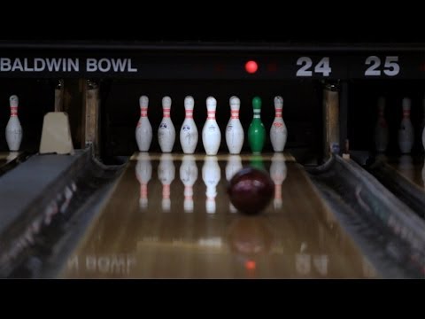 How to shoot a 10 pin / bowl a strike | bowling