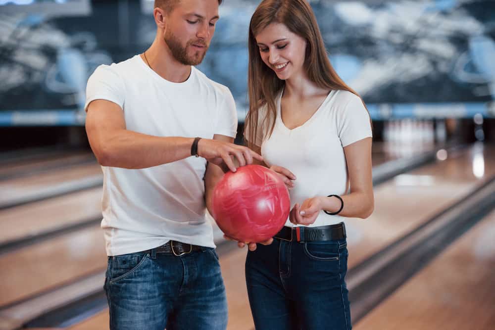how to hold a bowling ball using middle and ring fingers