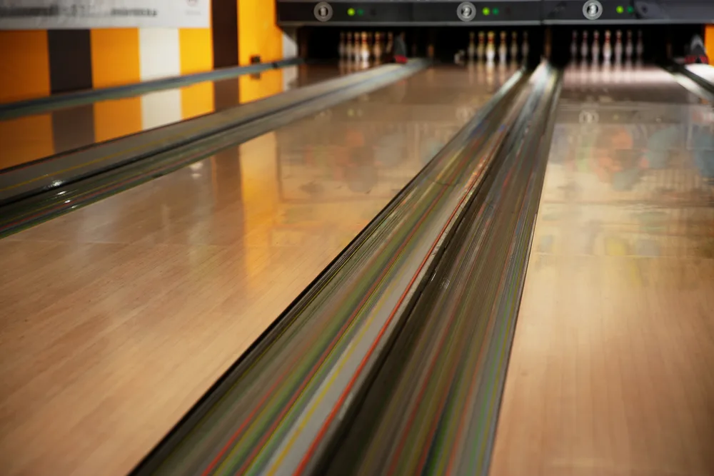 Regular ten-pin bowling game, common at most bowling alleys where nines count as nine and the remaining pins are spares.