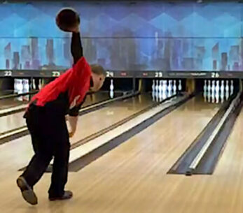 HOW MUCH MONEY DOES A PROFESSIONAL BOWLER MAKE