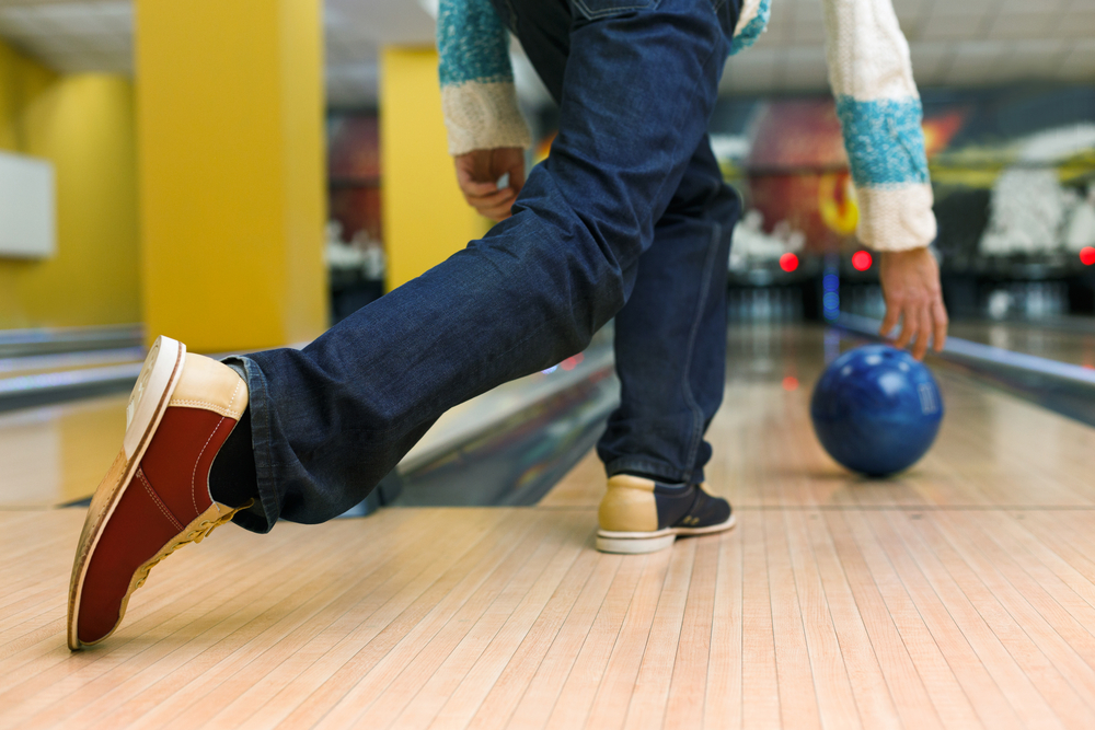 A male using a common technique and leg kick used by many bowlers leads to a painful knee joint.