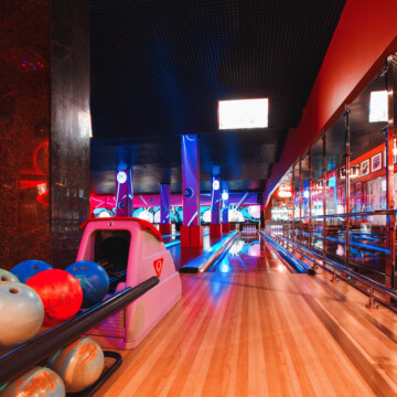 How much does bowling at main event cost