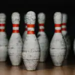 A 10-pin bowling pin weight is a maximum of 3lbs and 10oz.