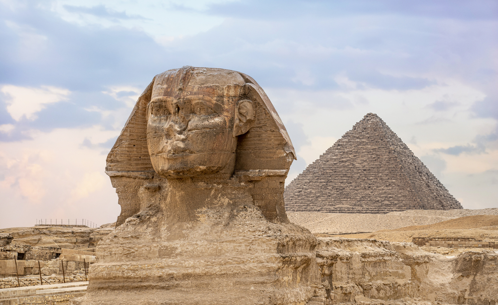 Great sphinx and pyramid of khafre is in the kegel landmark sport series.