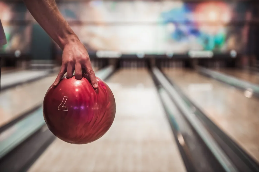 Bowler with red ball calculate the rule of 31 before taking the shot