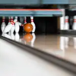 What is the difference between handicap and scratch bowling