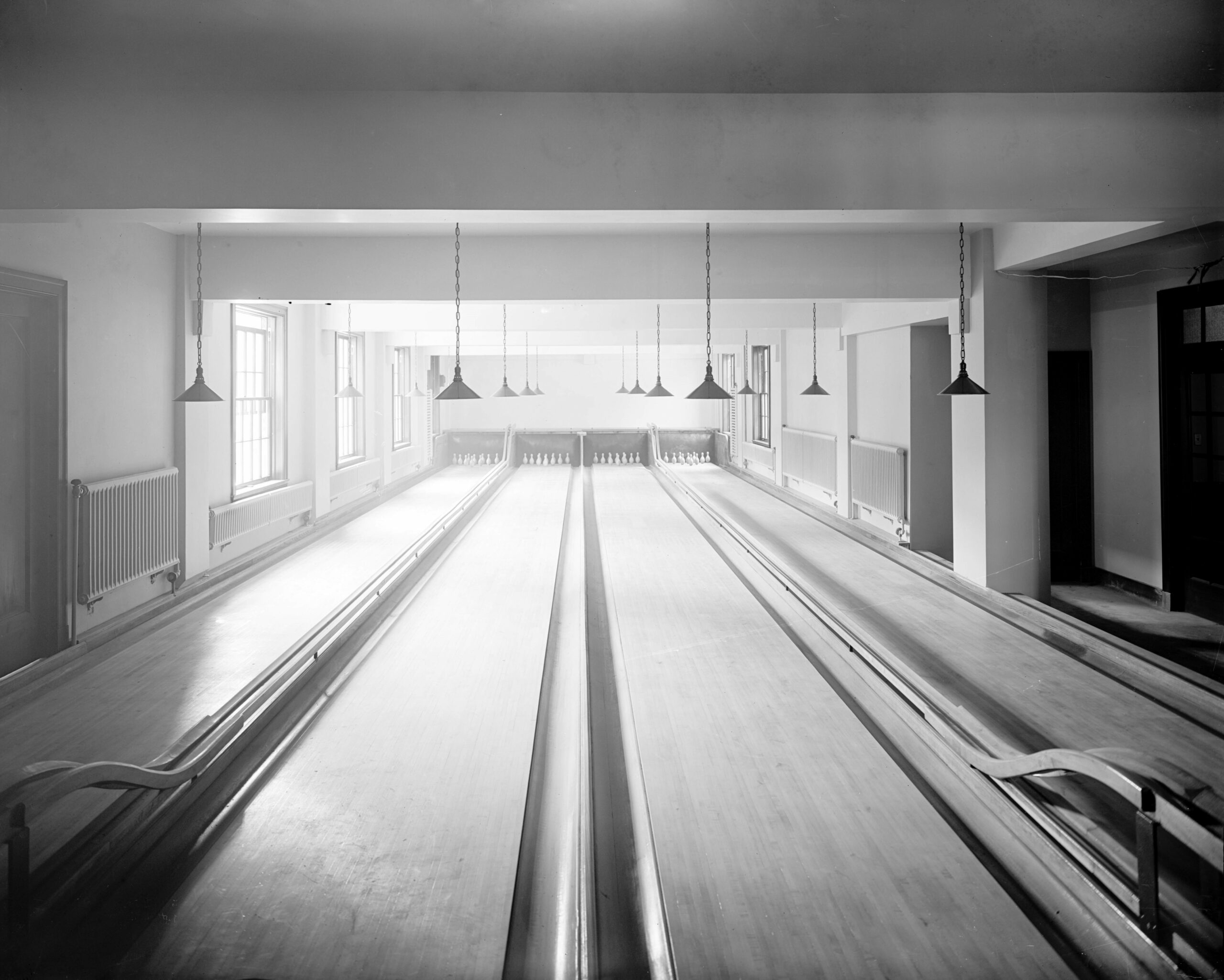 Why Bowling Alleys Do Not Have Windows and Why They're Bad for Business