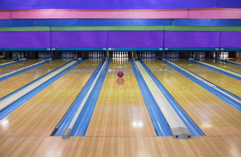 Bowling lanes with us open oil pattern