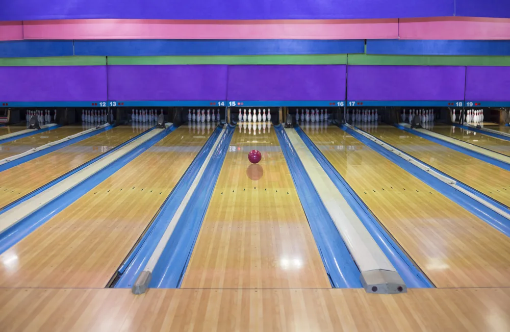 What Is The Hardest Oil Pattern In Bowling? Can Pba Bowlers See The Blue Oil? 1 Bowling lanes with us open oil pattern