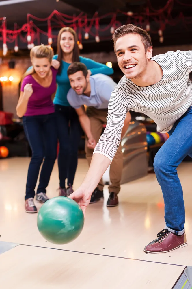 Bowler bowling green ball on national tv finals